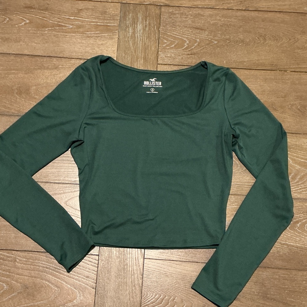 Hollister Women's Forest Green Long Sleeve Tee sz S
